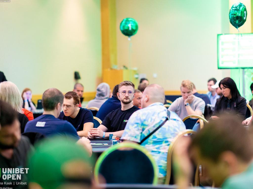 ការលេងកាស៊ីណូ: ការស្វែងយល់ពីពិភពសម្តែងនេះ